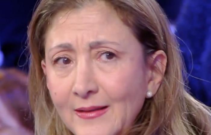 “It was a month after my capture”: In tears, ex-hostage Ingrid Betancourt recounts in “Face à Hanouna” how she learned of her father’s death