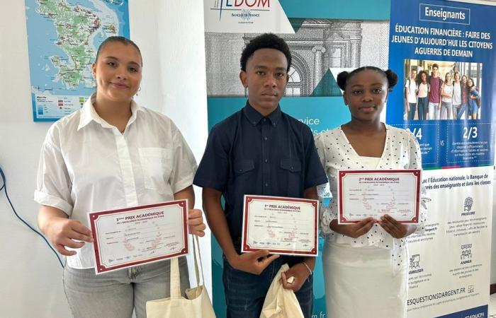 3 high school students from Mayotte, winners of the “economic excellence prize” competition