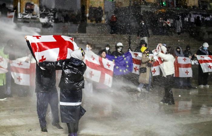 Georgia: water cannon and tear gas on the 6th evening of demonstration