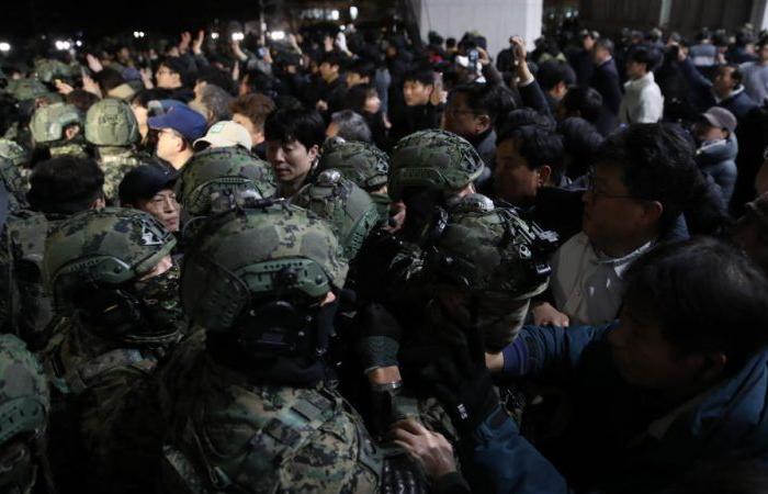 South Korean troops try to storm parliament after martial law declared – Euractiv