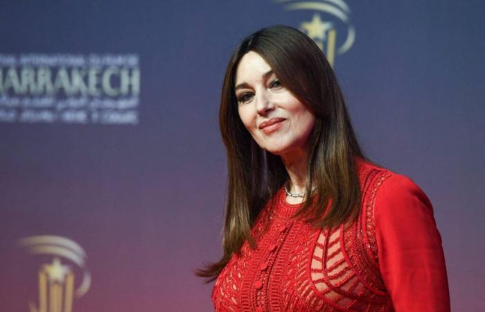 “It’s brave,” Monica Bellucci discusses her unlikely romantic relationship with Tim Burton