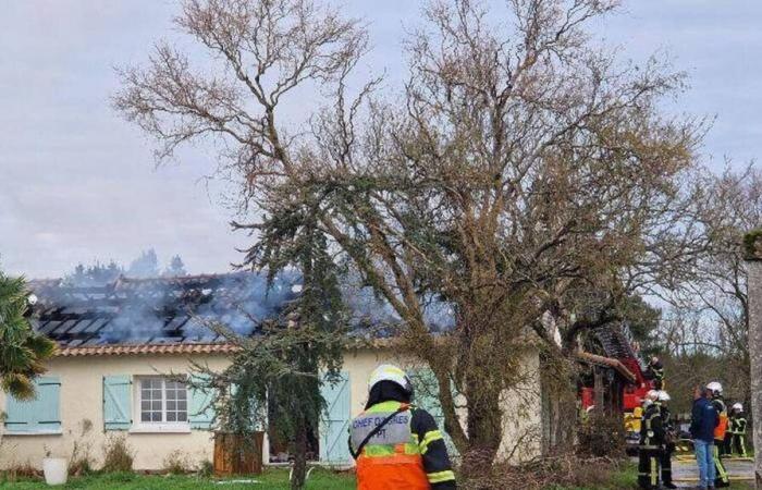 A house burns down in Villeneuve-en-Retz