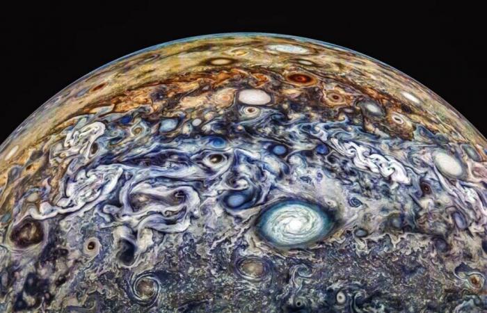 NASA’s Juno probe sends impressive images of Jupiter never seen before!