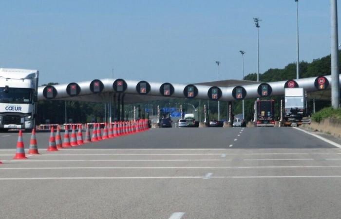 Saint-Arnoult en Yvelines toll gate: one dead in a car accident, the A10 motorway closed to Paris