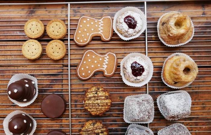 One of our favorite bakeries releases its Christmas cookie box (with all our favorite cakes inside)