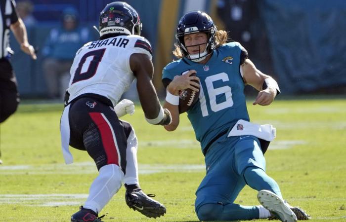 Illegal tackle on Trevor Lawrence | Texans linebacker Azeez Al-Shaair suspended three games