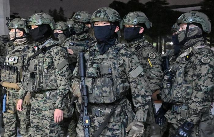 UNDERSTAND EVERYTHING. Armored people in the street, martial law… South Korea faces institutional chaos