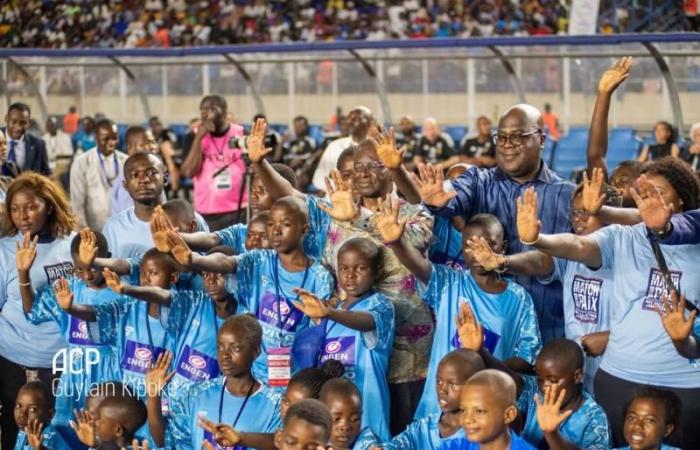 Match for Peace: President Félix Tshisekedi puts on a show at the Martyrs stadium with his goalkeeper jersey