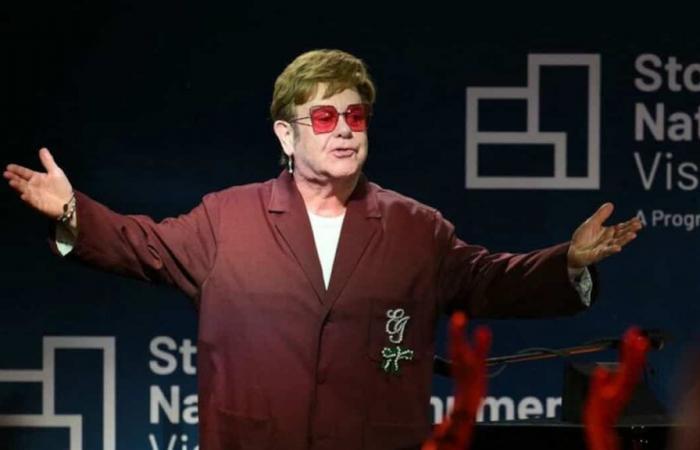 “I lost my sight”: Elton John unable to see his musical