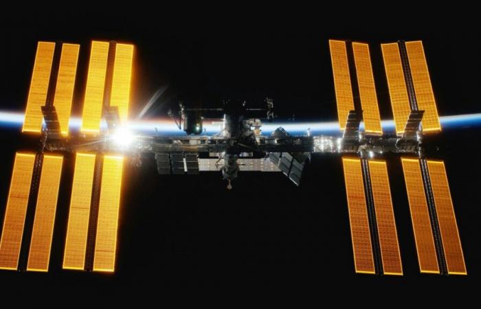 NASA manages to evacuate the foul odor by “ventilating” the ISS. The culprit comes from the degassing of a Russian cargo ship