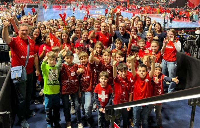 TV Endingen cheers on the Swiss women’s team in the St. Jakobshalle