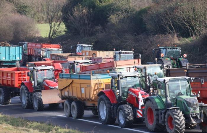 new actions by farmers planned this evening and blockages in sight