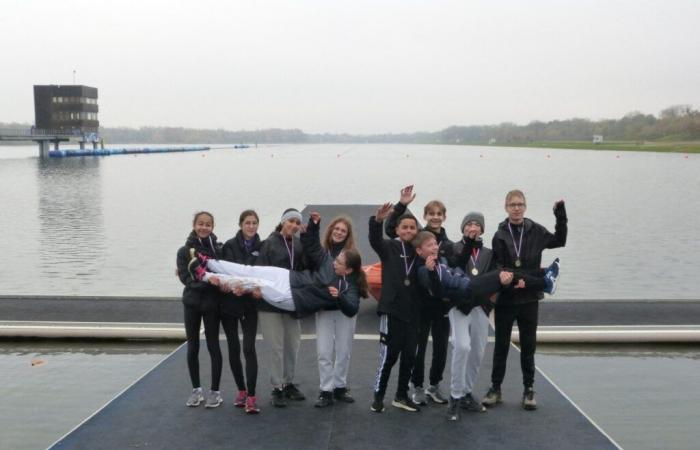 In this college in Seine-et-Marne, students take rowing lessons