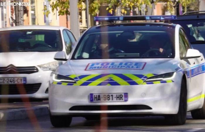 Mandelieu municipal police officers drive Teslas