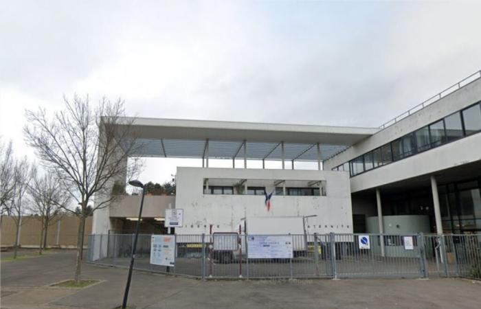 A person hospitalized after a window fell in a college in Seine-Saint-Denis