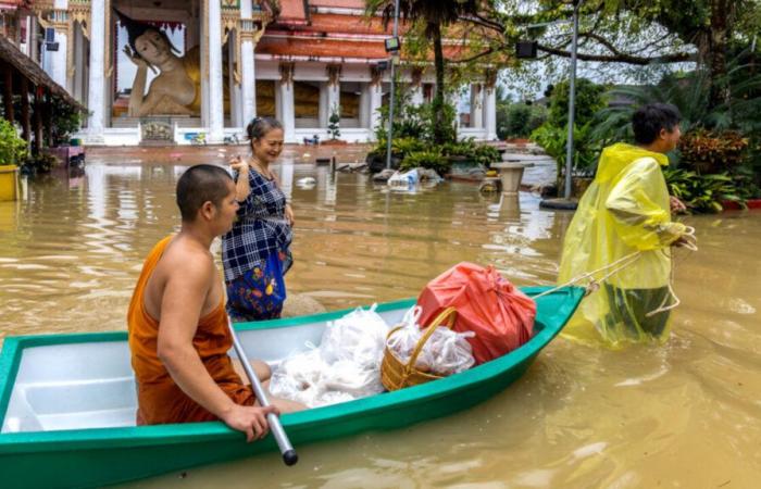 Southern Thailand ravaged by deadly floods