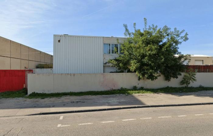 Fire in progress in an Arnavaux warehouse in Marseille