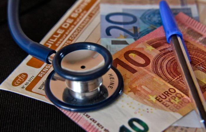 The consultation of a general practitioner costs 30 euros and 60 euros for a specialist