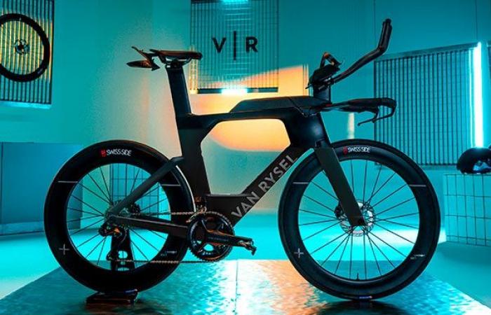 Van Rysel launches two triathlon bikes, XCR Tri