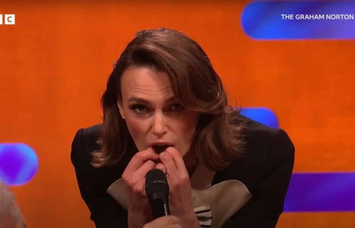 VIRAL VIDEO | Keira Knightley surprises Cher with a cover of “Believe”… played with her teeth