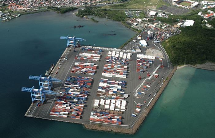 Dockers at the port of Fort-de-France are suspending “all reception and delivery of containers this Thursday” in support of Rodrigue Petitot