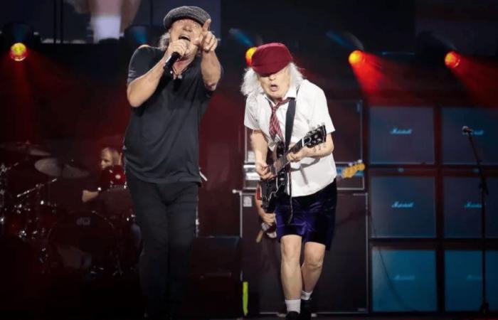 AC/DC is going on tour!