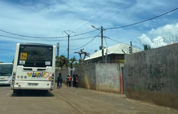 Clashes broke out this Wednesday morning in front of the middle school and high school of Dzoumogné