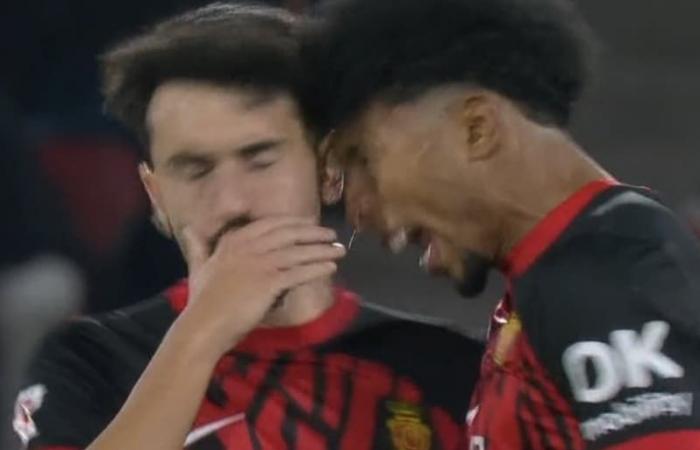 Mallorca player headbutts teammate after penalty against Barça