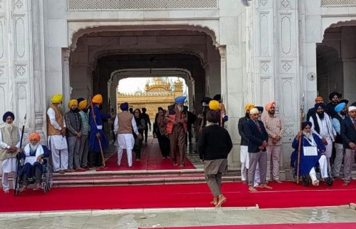 Sikh leader Sukhbir Singh Badal escapes assassination attempt at Golden Temple