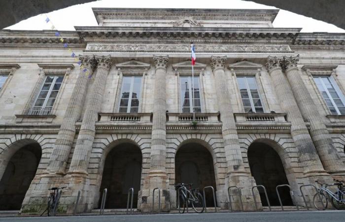 a woman sentenced for having taken more than 35,000 euros from her mother over three years