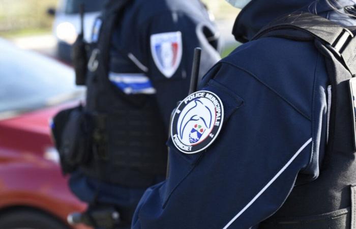 The municipal police officers of this seaside town in Loire-Atlantique now equipped with lethal weapons