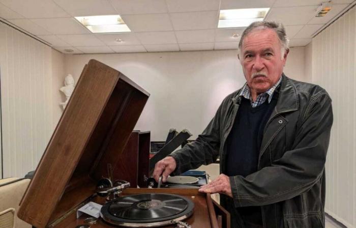 VIDEO. In Calvados, Jean collects and restores old record players