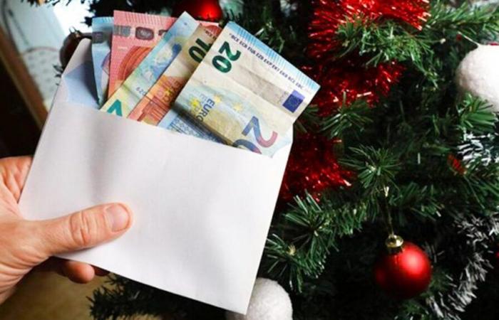 Christmas bonus 2024: payment postponed and threatened by the fall of the government