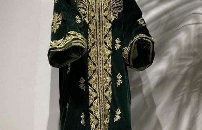 A photo kept at the Amsterdam Museum revealed the incident. Details revealing attempted theft of Moroccan caftan in Algeria