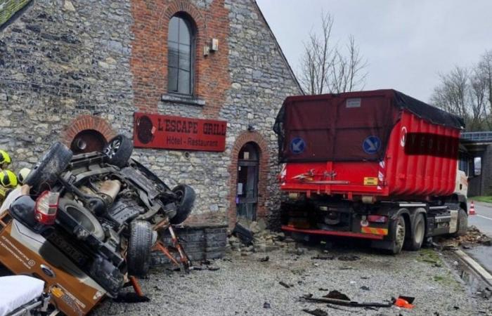 Cerfontaine: a pick-up loses control before hitting a truck and the facade of a restaurant