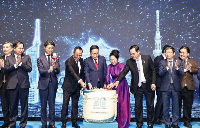 Ceremony marking the 30th anniversary of the first direct flight between Vietnam and Japan