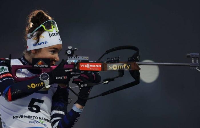 follow the Kontiolahti women’s sprint live with Lou Jeanmonnot and Julia Simon