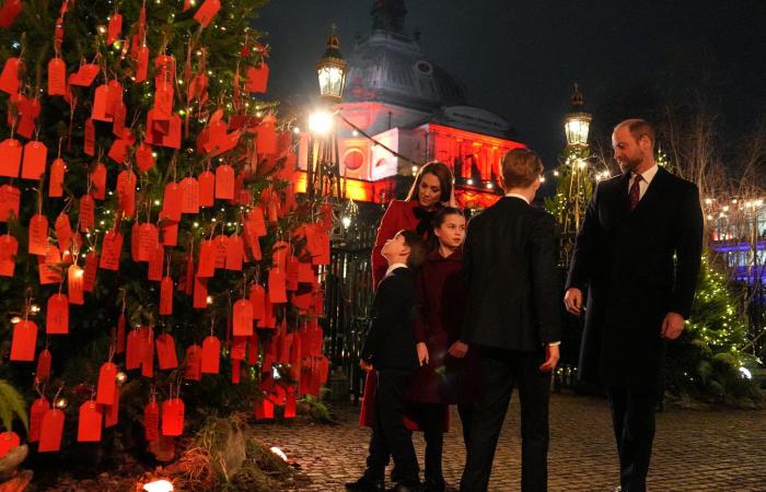 Images of Kate Middleton’s comeback, radiant at the Westminster Christmas ceremony