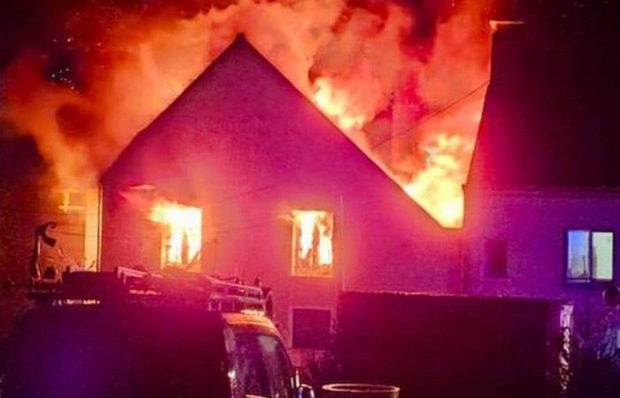 A building destroyed by flames in the city center of Bain-de-Bretagne