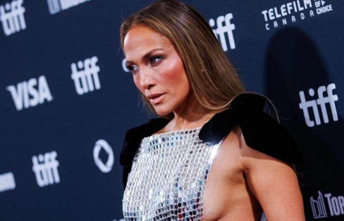 in the middle of a divorce, Jennifer Lopez releases a new “revenge dress” on Instagram