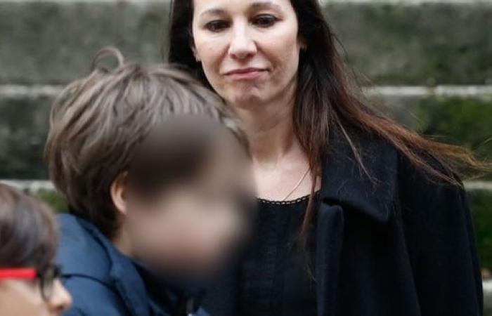 Emma and Henrik, Niels Arestrup's 12-year-old twins, pay one last visit to their father in front of Saint-Roch church