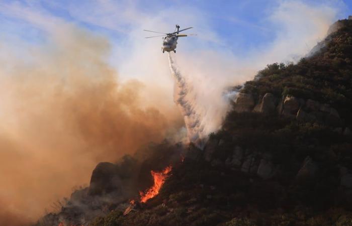 Dick Van Dyke Among Celebrities Evacuated From Seaside Paradise as Fire Looms