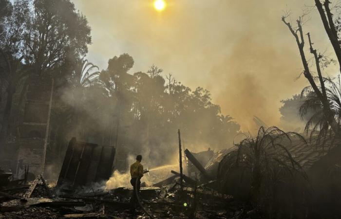 Celebrities and residents must flee Malibu wildfire