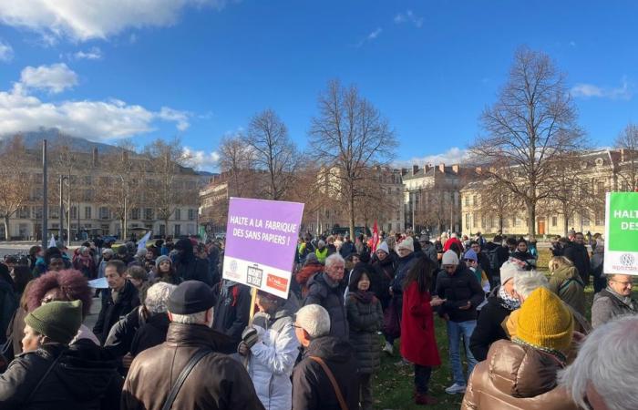 in Isère, associations denounce a “factory of undocumented immigrants”