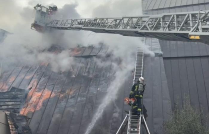 Spectacular fire in a church near the city center