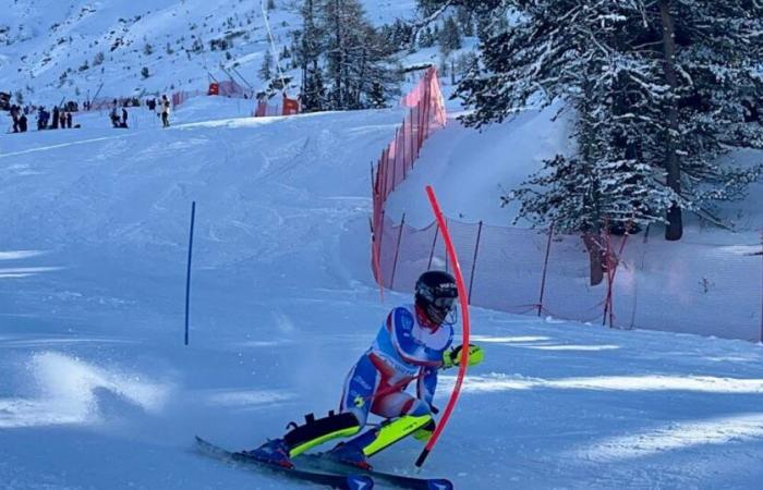 Alpine skiing. Emy Charbonnier scores a double at Puy Saint-Vincent, Sacha Dimier-Chambet wins at Val Cenis