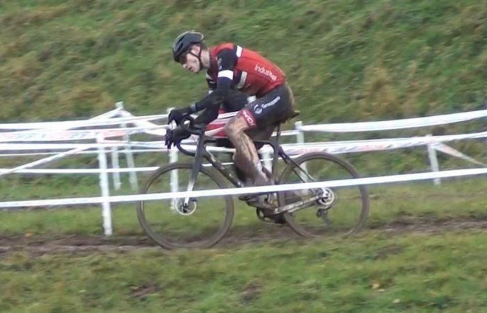 Creusot Cycling: Mathieu Perroux at the foot of the podium at the Regionals in Château Chinon, Hugo Antunes on the podium in the Jura