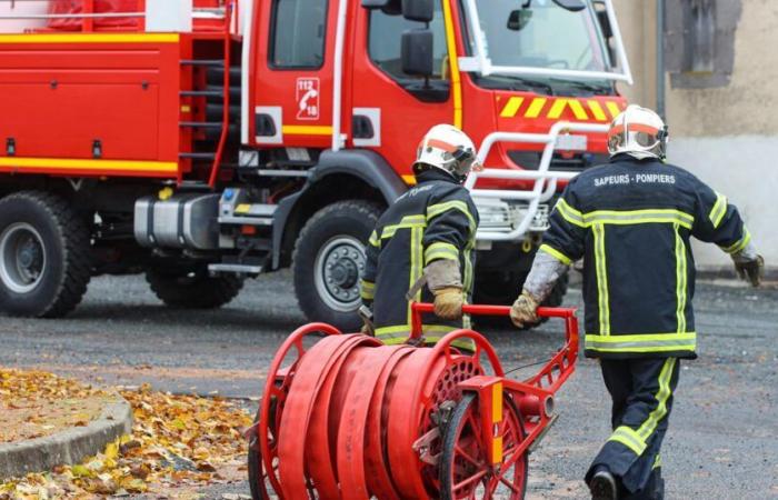 firefighters mobilized for a fire on the roof of the church of Saints Francis