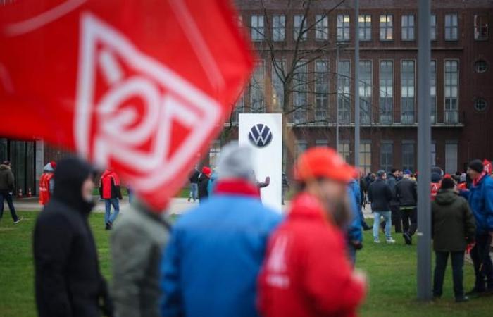 In Germany, the social conflict at Volkswagen is hardening and politicizing