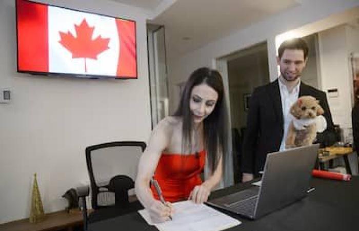 World figure skating champion Deanna Stellato-Dudek becomes Canadian to go to the Olympics